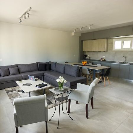 Amera - Troumpas Family Apartments เลโอนีดีออน ภายนอก รูปภาพ