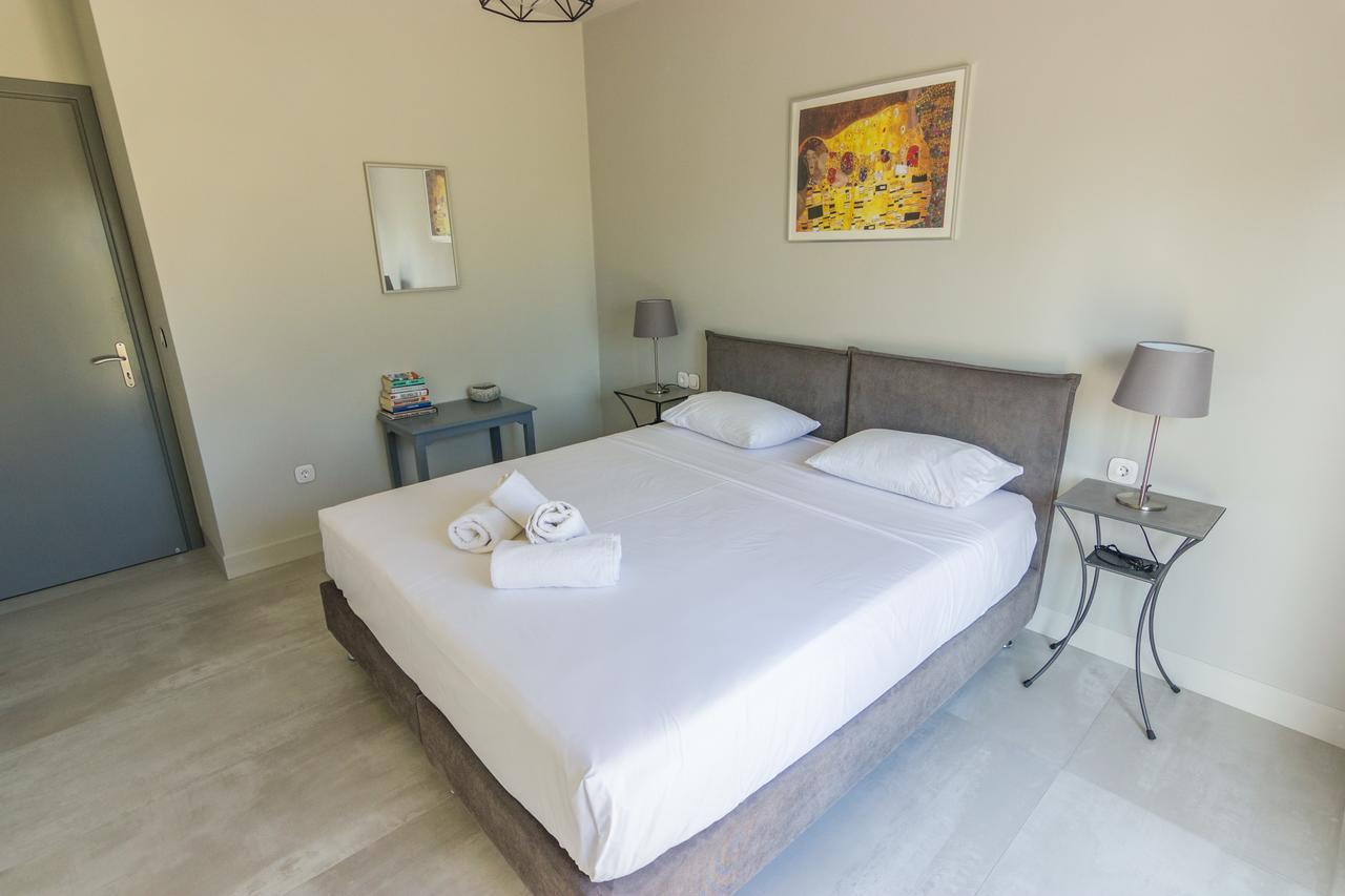 Amera - Troumpas Family Apartments เลโอนีดีออน ภายนอก รูปภาพ